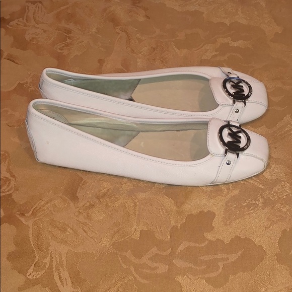 Michael Kors Off-White Flats - Picture 4 of 4